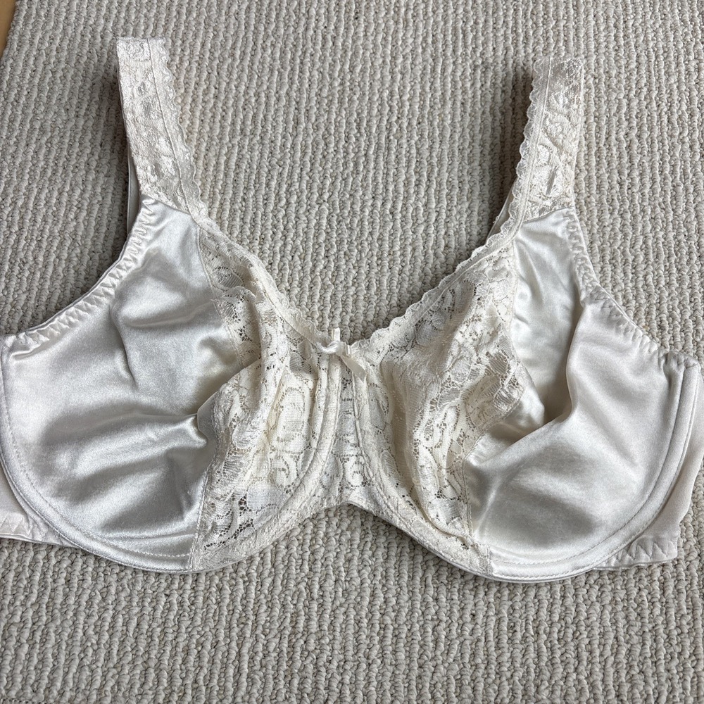 Playtex Secrets Women's Vintage Style 4256 Underwire Silk Lace Bra 40D